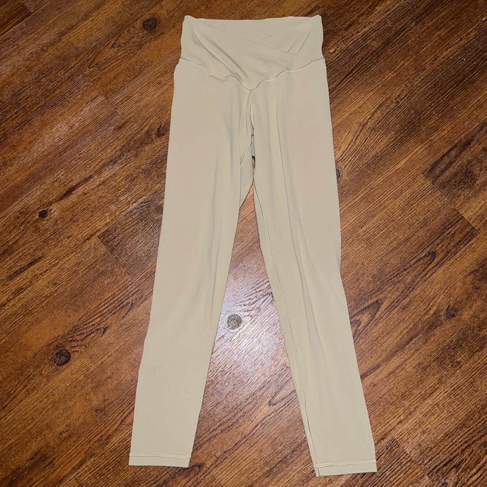 Offline by Aerie Cream Real Me High Rise Seamless Crossover Leggings Size M - Picture 4 of 9